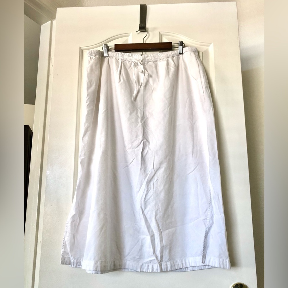 NWOT Universal Thread White A-Line Cotton/Linen Skirt With Pockets.
